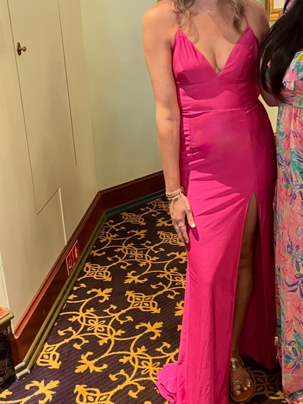 💕Lulu's Pink V-Neck Gown with Side Slit